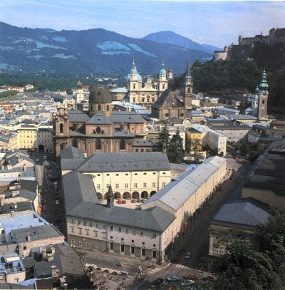 Blick vom Mönchsberg auf die Alte Uni und die Altstadt