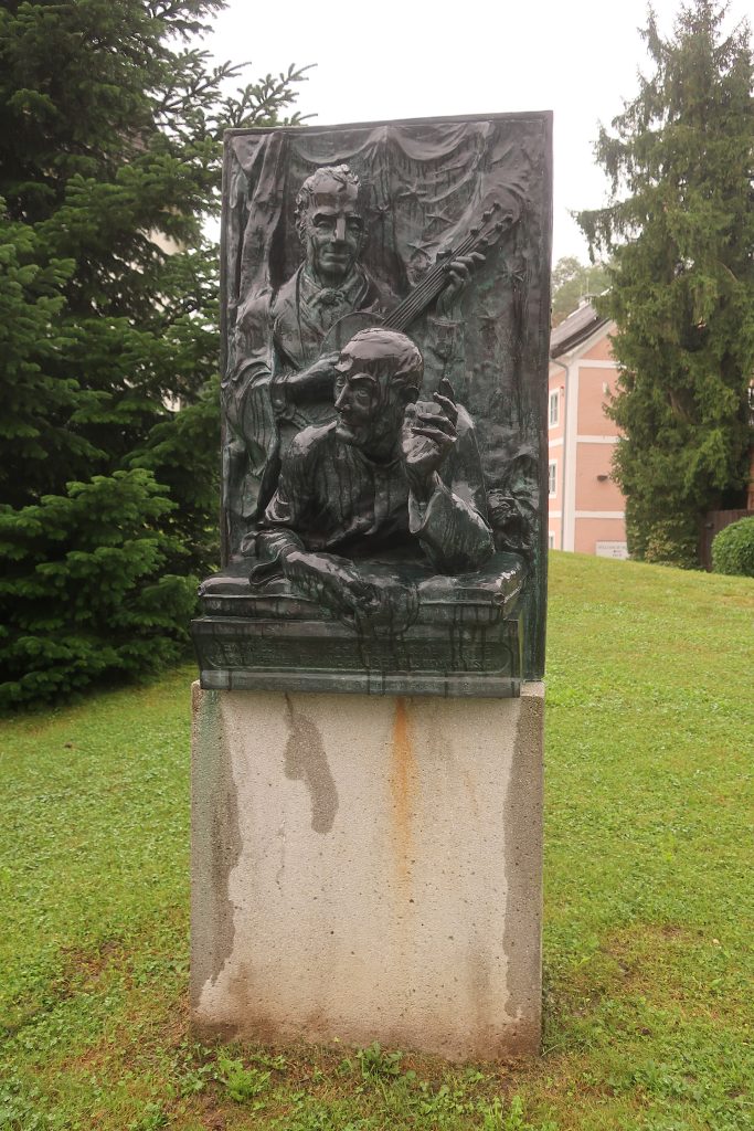 Joseph Mohr und Franz Gruber Denkmal 