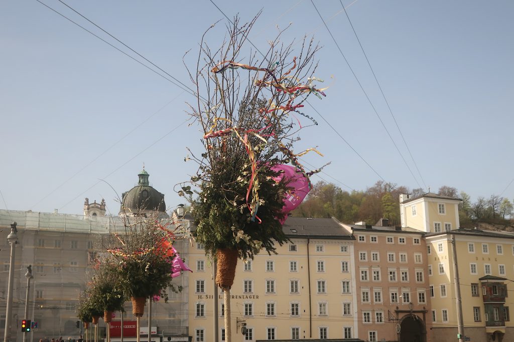 Palmbuschen auf der Staatsbrücke